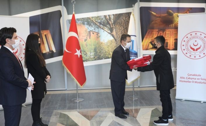 18 Mart törenlerinde göndere çekilecek Türk bayrağı Çanakkale’ye ulaştı