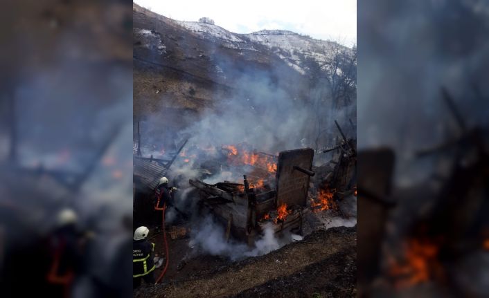 7 kişilik ailenin yaşadığı ev küle döndü