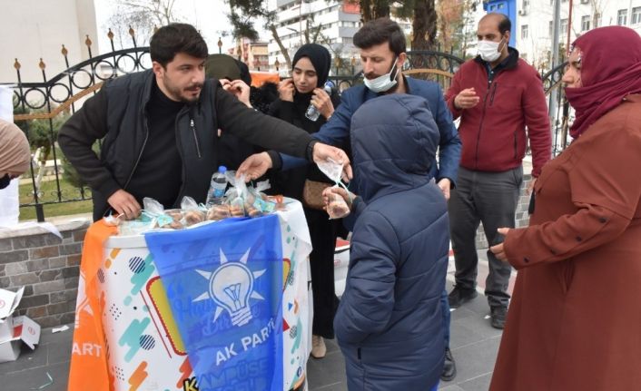 Ak Parti Batman İl Başkanlığından kandil simidi ikramı