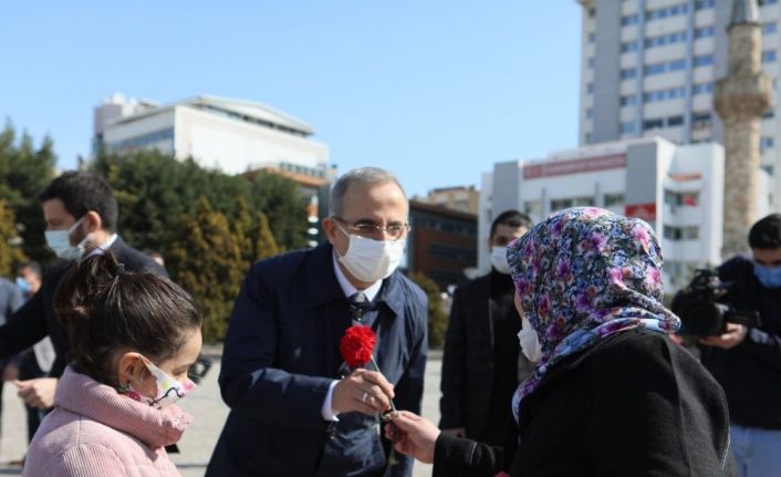 AK Parti İzmir Dünya Kadınlar Gününde 30 ilçede sahadaydı