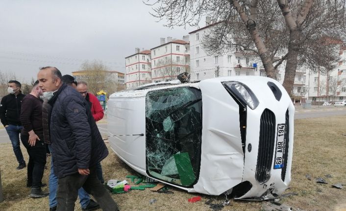 Aksaray’da otomobil ile hafif ticari araç çarpıştı: 3 yaralı