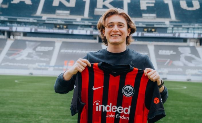 Ali Akman, Eintracht Frankfurt’la sözleşme imzaladı