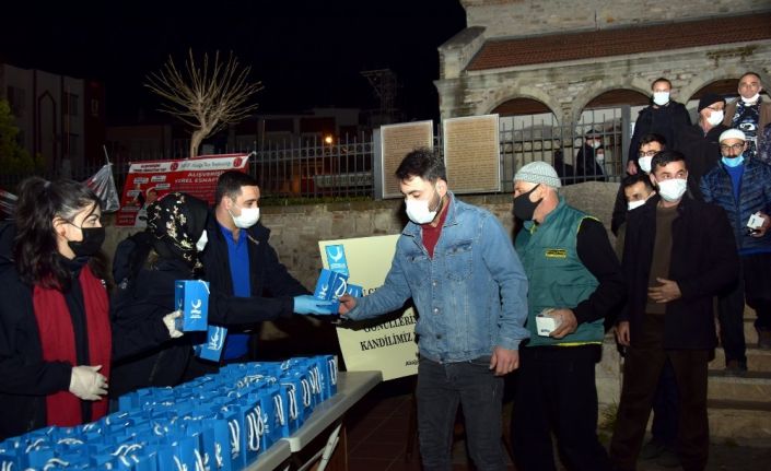 Aliağa Belediyesinden kandil simidi ikramı