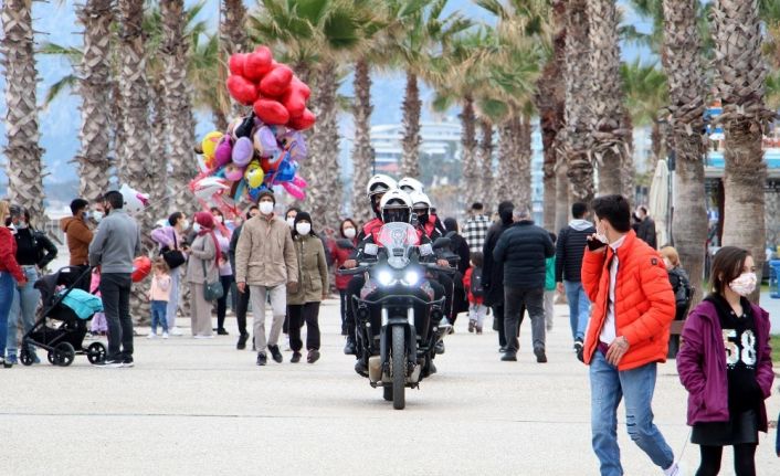 Antalya’da korona tablosunda 19 ilçeden 7’si kırmızı