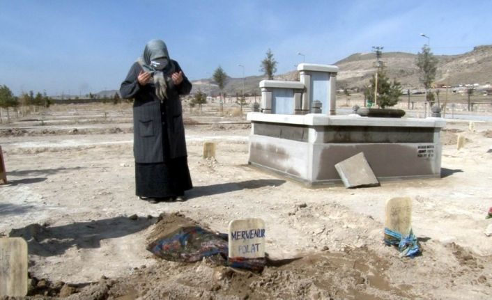 Asansör dairesinde ölü bulunan genç kadın toprağa verildi