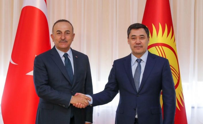 Bakan Çavuşoğlu, Kırgızistan Cumhurbaşkanı Caparov ile görüştü