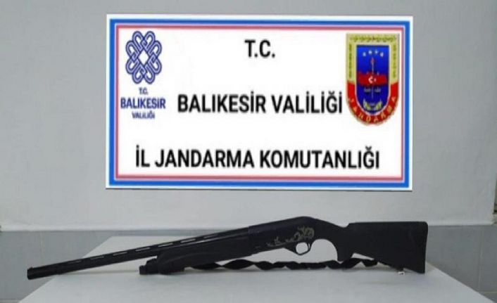 Balıkesir’de jandarma 12 aranan şahsı yakaladı