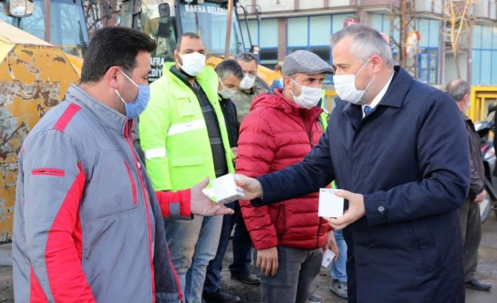 Başkan Hamit Kılıç’tan kandil simidi ikramı