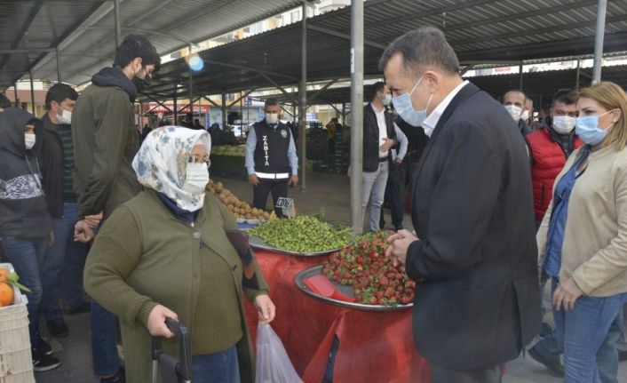 Başkan Özyiğit, mahallelerde vatandaşların taleplerini dinliyor