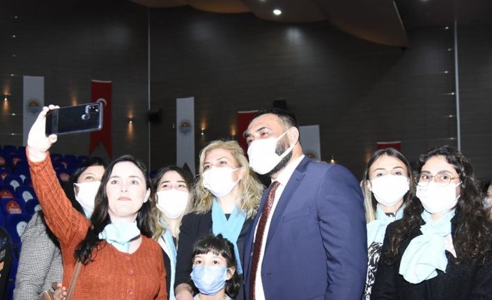 Başkan Yılmaz’dan ’Dünya Kadınlar Günü’de kadınlara mektup ve hediye