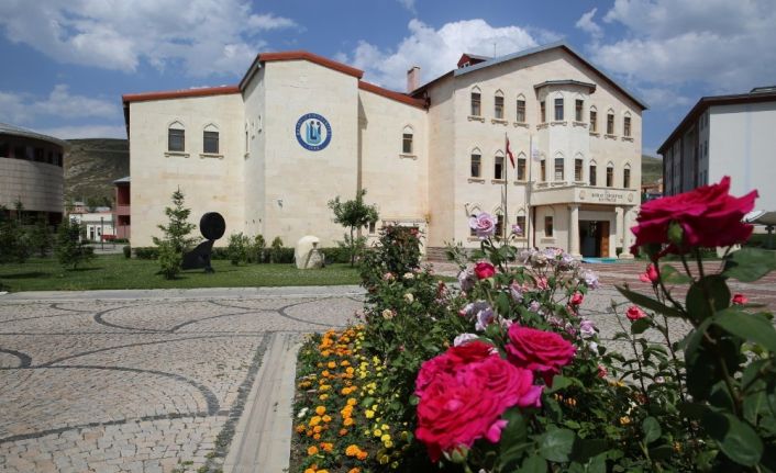 Bayburt Üniversitesi yeni bölüm ve programlarla büyümeye devam ediyor