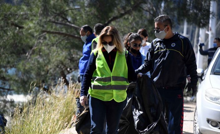 Belediye Başkanı Alim Karaca Da Katıldı; Yarımada’da Temizlik Çalışması Yapıldı