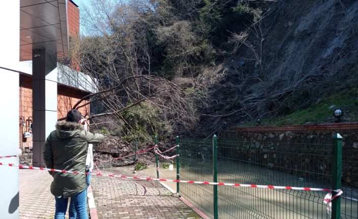 Bir haftada üç kez meydana gelen heyelanda terminal kapatıldı