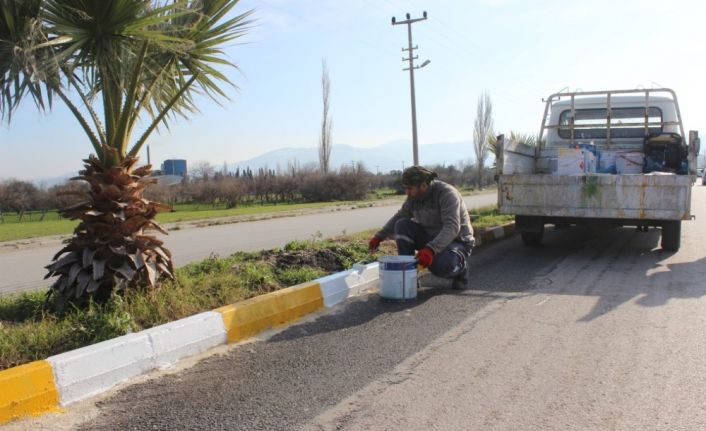 Burhaniye’de kaldırımlar güzelleşiyor