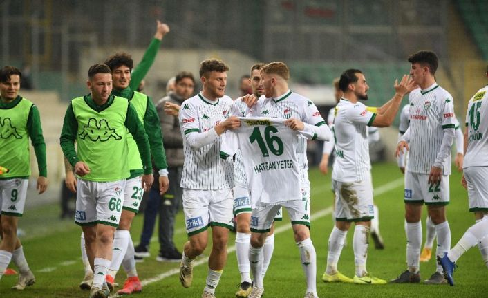 Bursaspor, Play-Off yolunda farkı 9’a indirdi