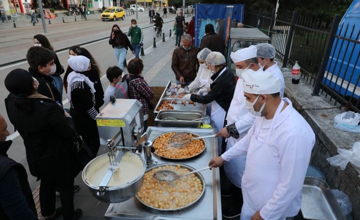 Büyükşehir’den Miraç Kandili’nde lokma ikramı