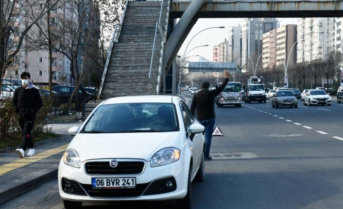 Büyükşehir’in ücretsiz araç çekici hizmeti devam ediyor