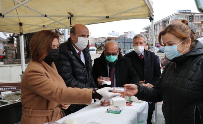 Çanakkale şehitleri için lokma dağıtıldı