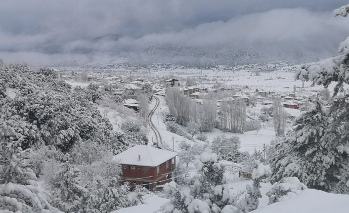 Denizli’de kar kalınlığı 15 santimetreye yükseldi