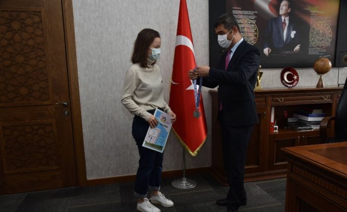 Denizlili Zeynep, Avrupa Matematik Olimpiyatı Gümüş Madalyası kazandı