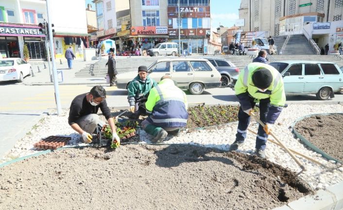 Develi’de bahar mevsimi için peyzaj çalışmaları başladı