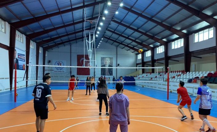 Develi’de voleybol kurslarına ilgi büyük