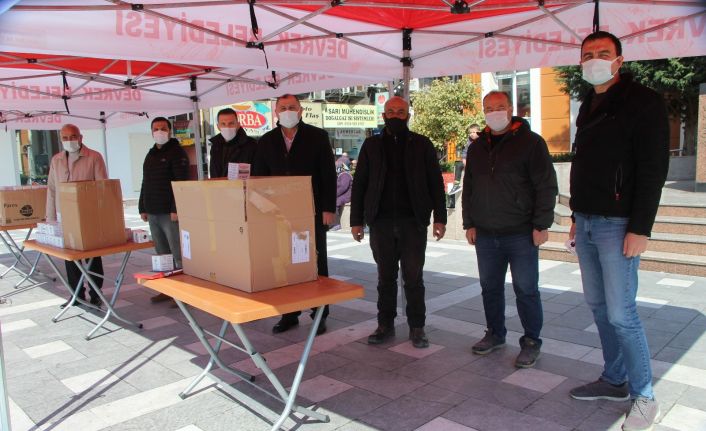 Devrek Belediye Başkanı Bozkurt kandil simidi dağıttı