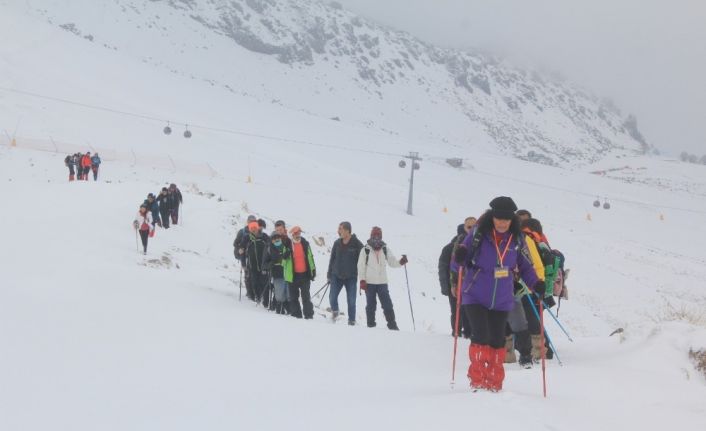 Doğa tutkunu dağcılar Kadınlar Günü’nde zirvede buluştu