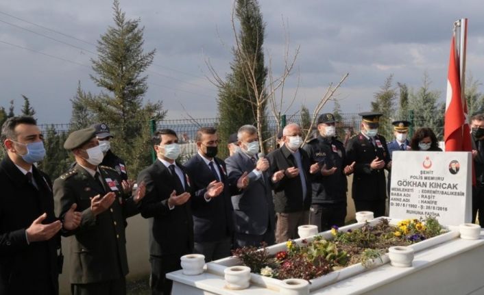 Edremit Şehitliği’nde 18 Mart Töreni