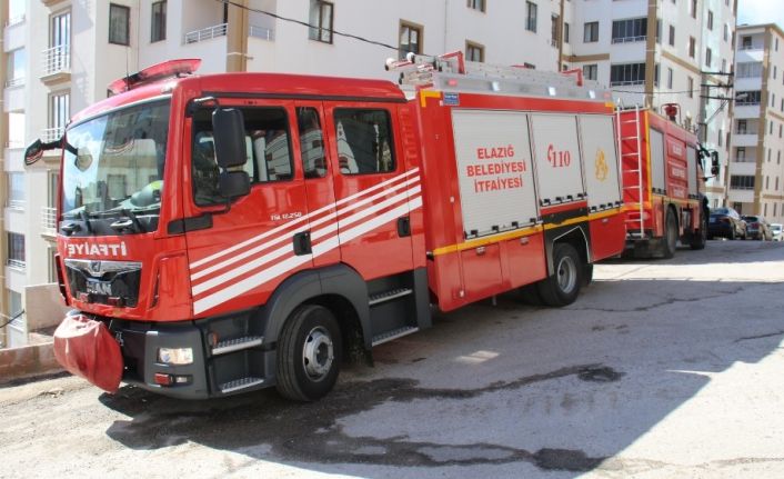 Elazığ’da çatı yangını, büyümeden söndürüldü