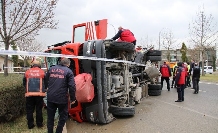 Elazığ’da itfaiye aracı ile otomobil çarpıştı: 7 yaralı