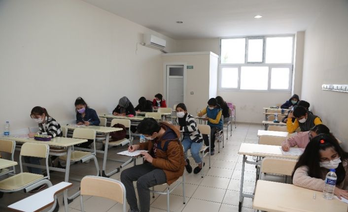 Erdemli Belediyesi Kurs Merkezi’ne kayıt sınavı gerçekleştirildi