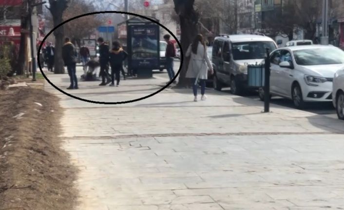 Erzincan’da liseli kızların kavgası