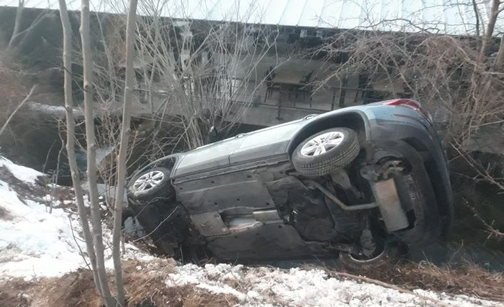 Erzincan’da trafik kazası: 2 yaralı