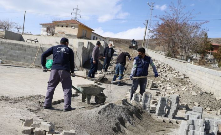 Erzincan’da yol ve kaldırımlarda bakım onarım çalışmaları başladı