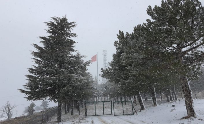 Eskişehir’de yüksek kesimlere kar yağdı