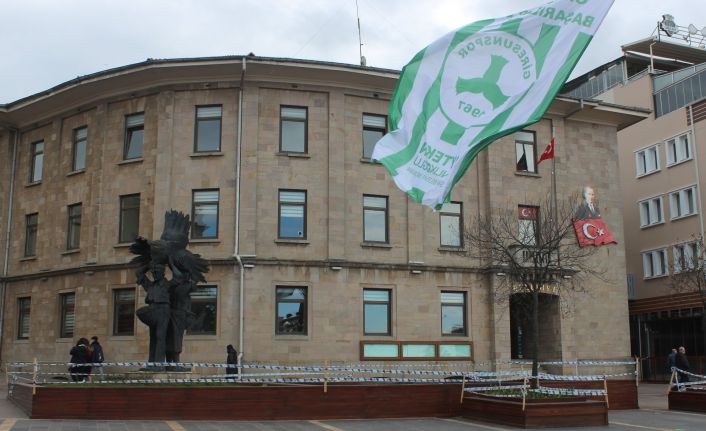 Giresun’da her yer yeşil-beyaz bayraklarla donatıldı