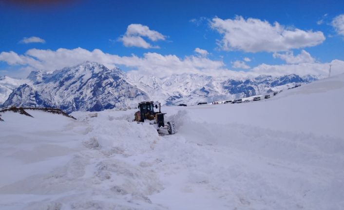 Hakkari’de 36 yerleşim yolu ulaşıma açıldı