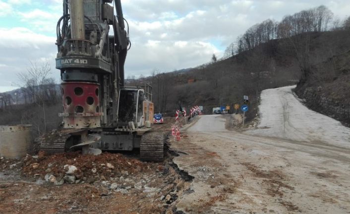 Heyelanlı yolda çalışma başlatıldı