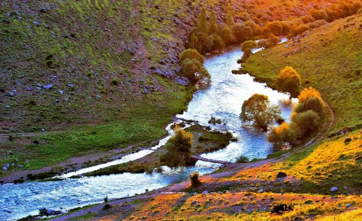 Hurman Çayı manzarasıyla hayran bırakıyor