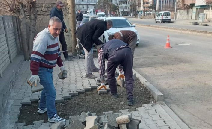 Iğdır’da deforme olan parke taşları onarılıyor