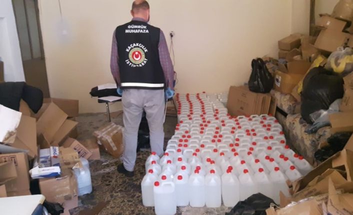 İzmir’de sahte etil alkol operasyonu: 2 bin litre ele geçirildi