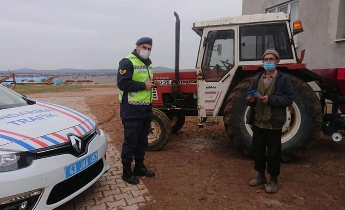 Jandarma köylerde traktör sürücülerini bilgilendirdi