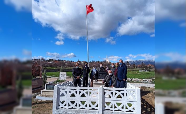 Jandarma, şehit öğretmen Kaynar’ın 24 yıllık mezarını yeniledi