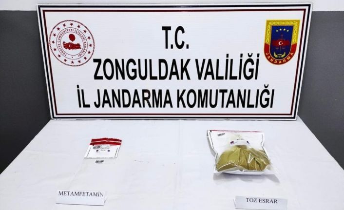 Jandarmanın durdurduğu araçtan uyuşturucu çıktı: 3 gözaltı