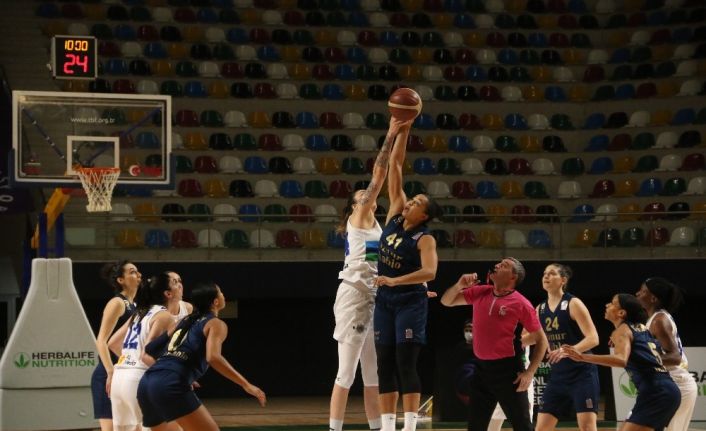 Kadınlar Basketbol Süper Ligi: İzmit Belediyespor:52 - Fenerbahçe Öznur Kablo:96