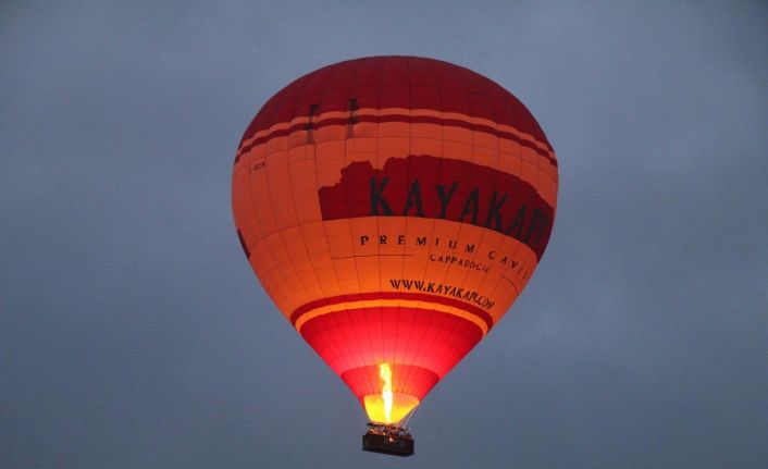 Kapadokya’da gökyüzü balonlarla buluştu