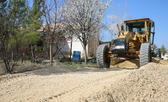 Karaköprü kırsalında yollar yenileniyor