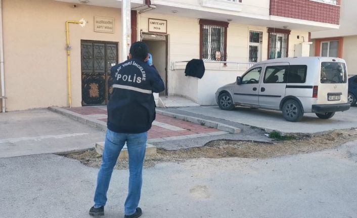 Karantinadaki mahalleye girdi, 37 yerinden bıçakladı