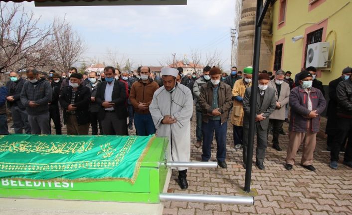 Karpuzsekisi mahalle muhtarı Hamdi Tarla hayatını kaybetti